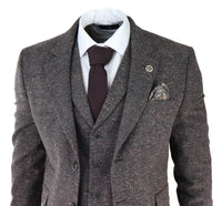 Traje de tres piezas de tweed marrón para hombre