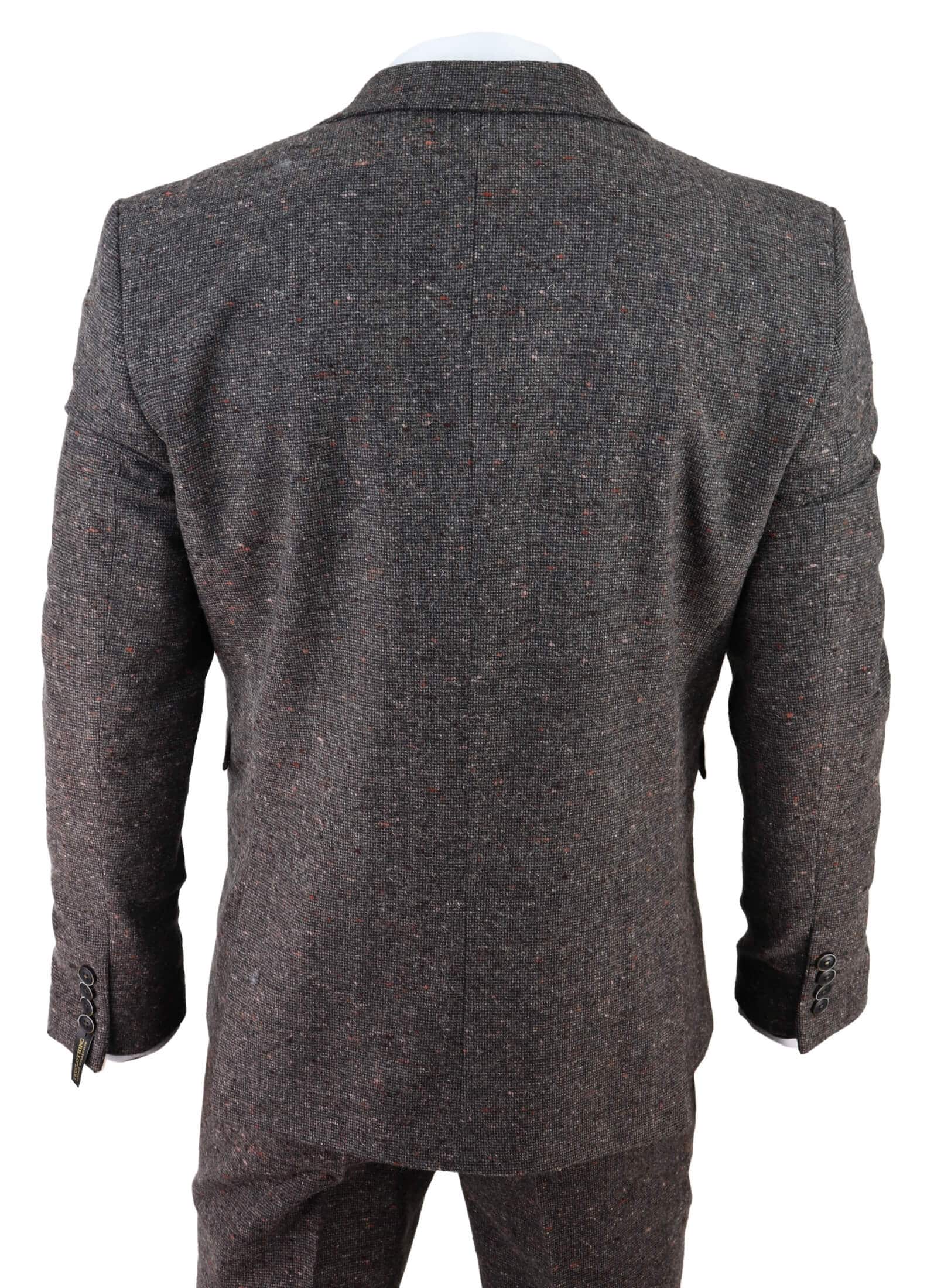 Traje de tres piezas de tweed marrón para hombre