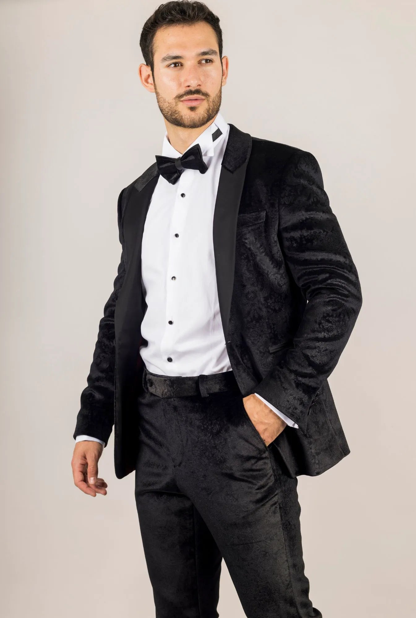 Traje de boda de tres piezas para hombre AK-26, de terciopelo negro con solapas de satén.