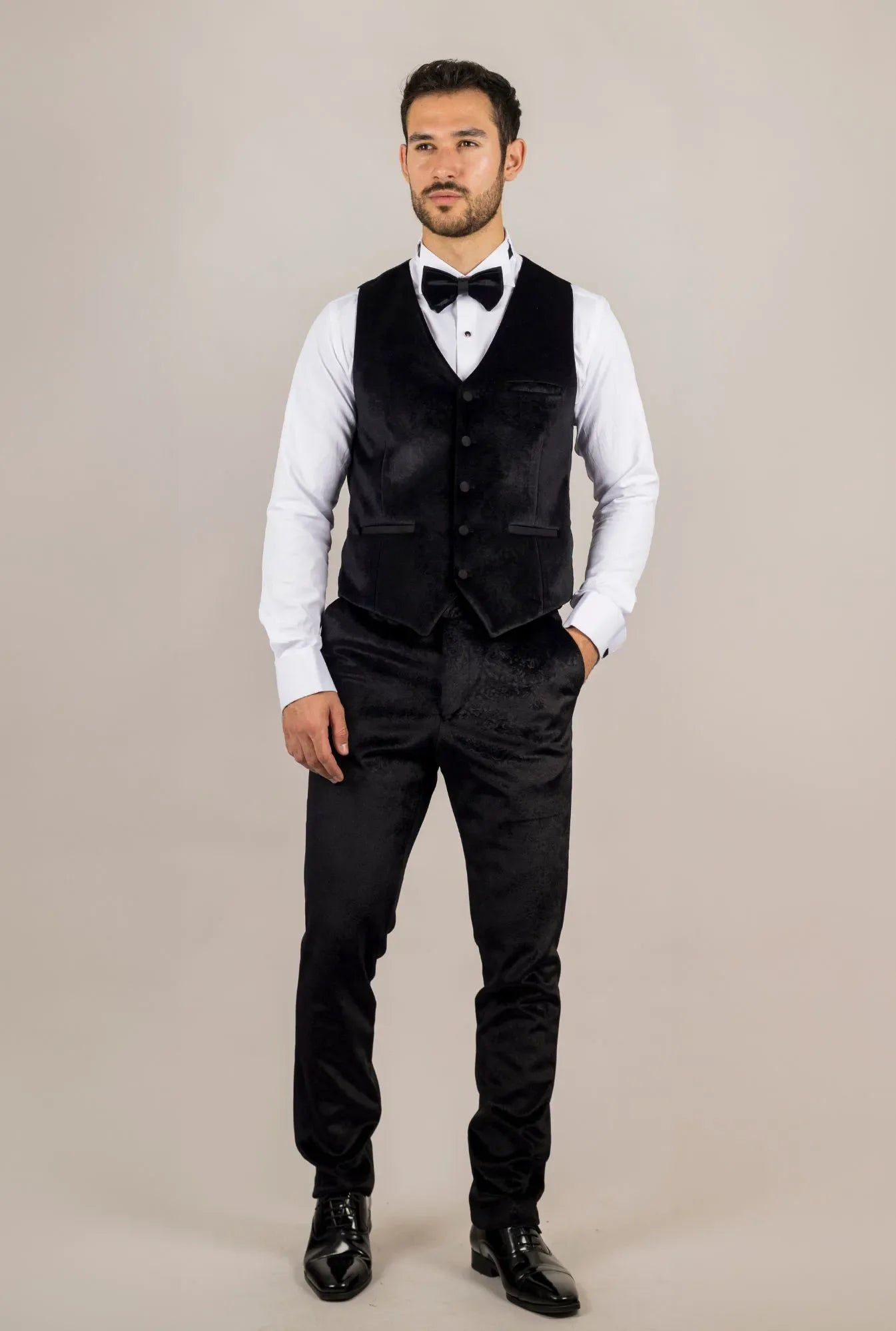 Traje de boda de tres piezas para hombre AK-26, de terciopelo negro con solapas de satén.