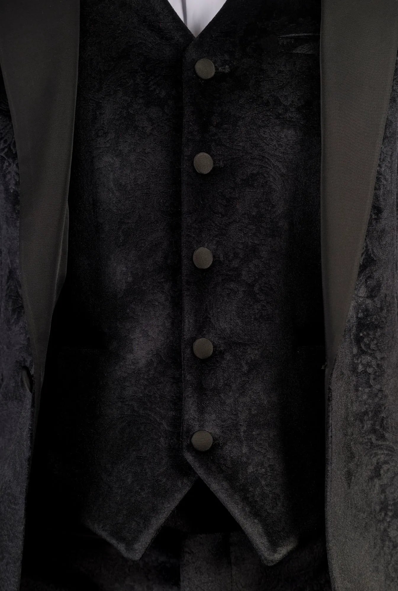 Traje de boda de tres piezas para hombre AK-26, de terciopelo negro con solapas de satén.