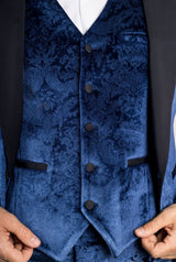 Traje de boda de tres piezas para hombre AK-27, de terciopelo azul con solapas de satén negro.