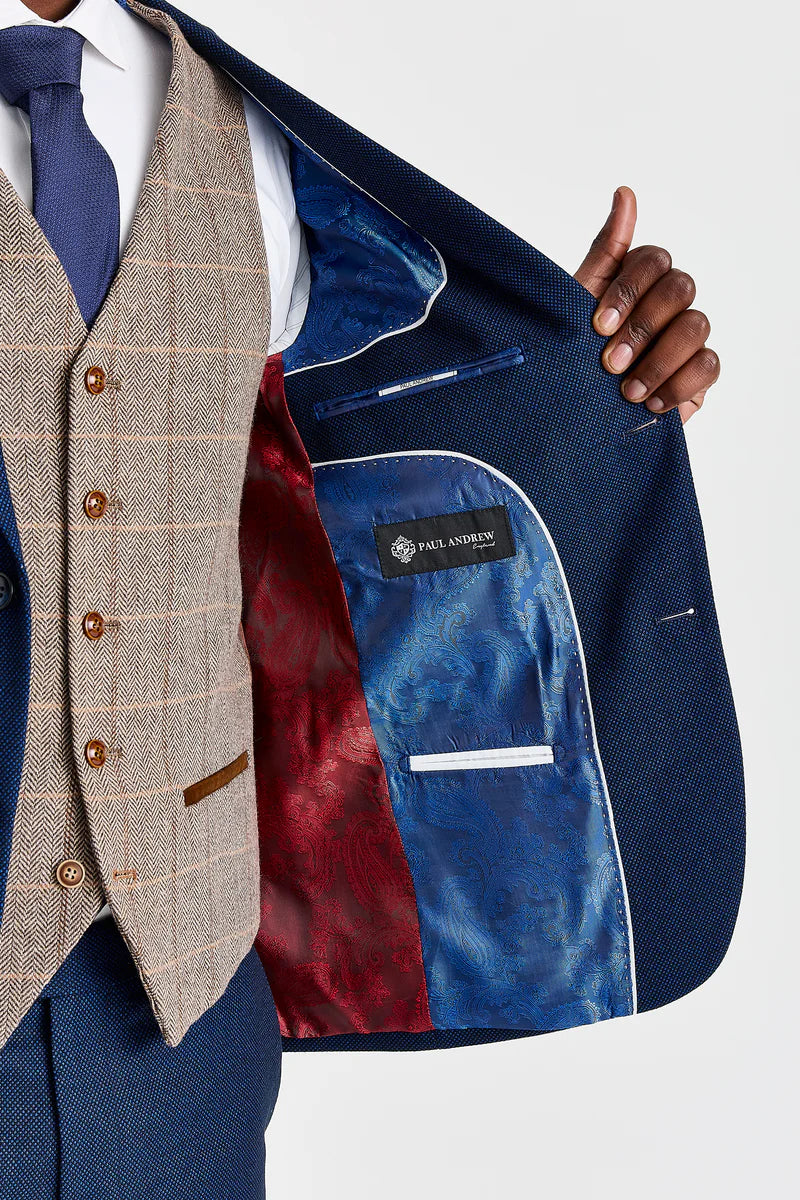 Traje azul marino Arthur con chaleco de tweed marrón de Harris en contraste.