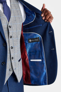 Traje azul marino Arthur con chaleco de tweed gris Harris en contraste.