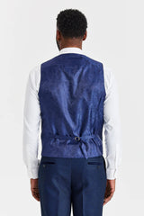 Traje azul marino Arthur con chaleco de tweed gris Harris en contraste.