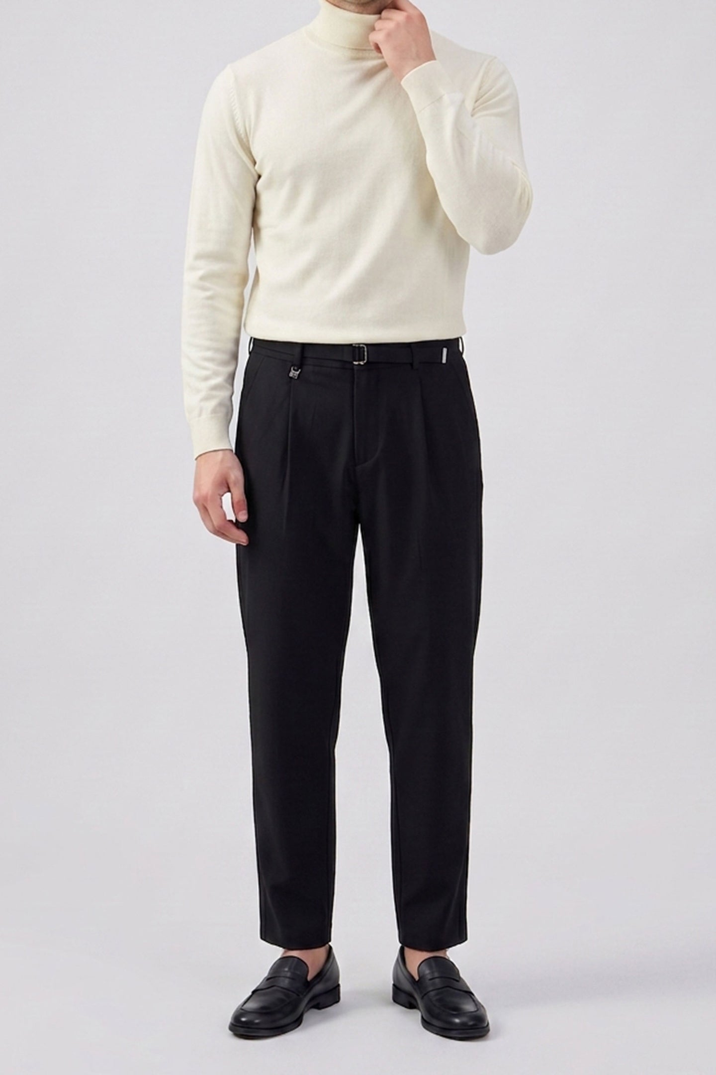 Jersey de cuello alto color crema para hombre, de suave mezcla de viscosa, manga larga, de punto.
