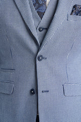 Traje de verano clásico de tres piezas para hombre de Baresi, en gris y azul marino con estampado a cuadros contrastantes.