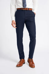 Traje de verano clásico de tres piezas para hombre de Baresi, en gris y azul marino con estampado a cuadros contrastantes.