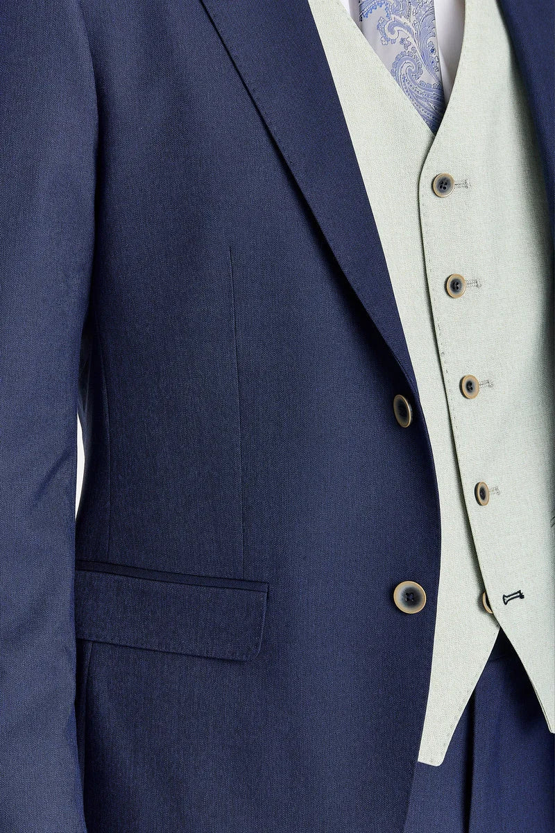 Traje azul marino Belmont con chaleco Belmont color verde salvia en contraste.