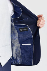 Traje azul marino Belmont con chaleco plateado Belmont en contraste.