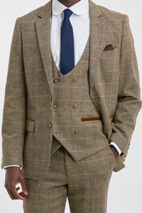 Traje de hombre de 3 piezas de tweed con estampado de espiga en tonos tostados y marrones, corte entallado, doble clásico.