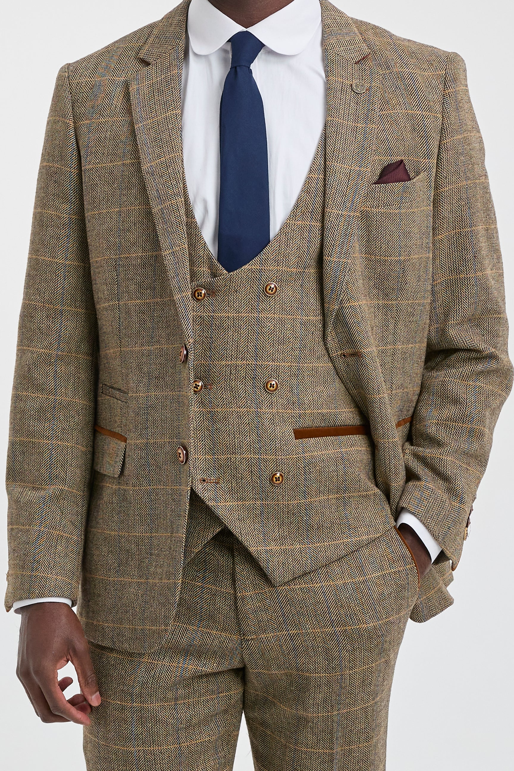 Traje de hombre de 3 piezas de tweed con estampado de espiga en tonos tostados y marrones, corte entallado, doble clásico.