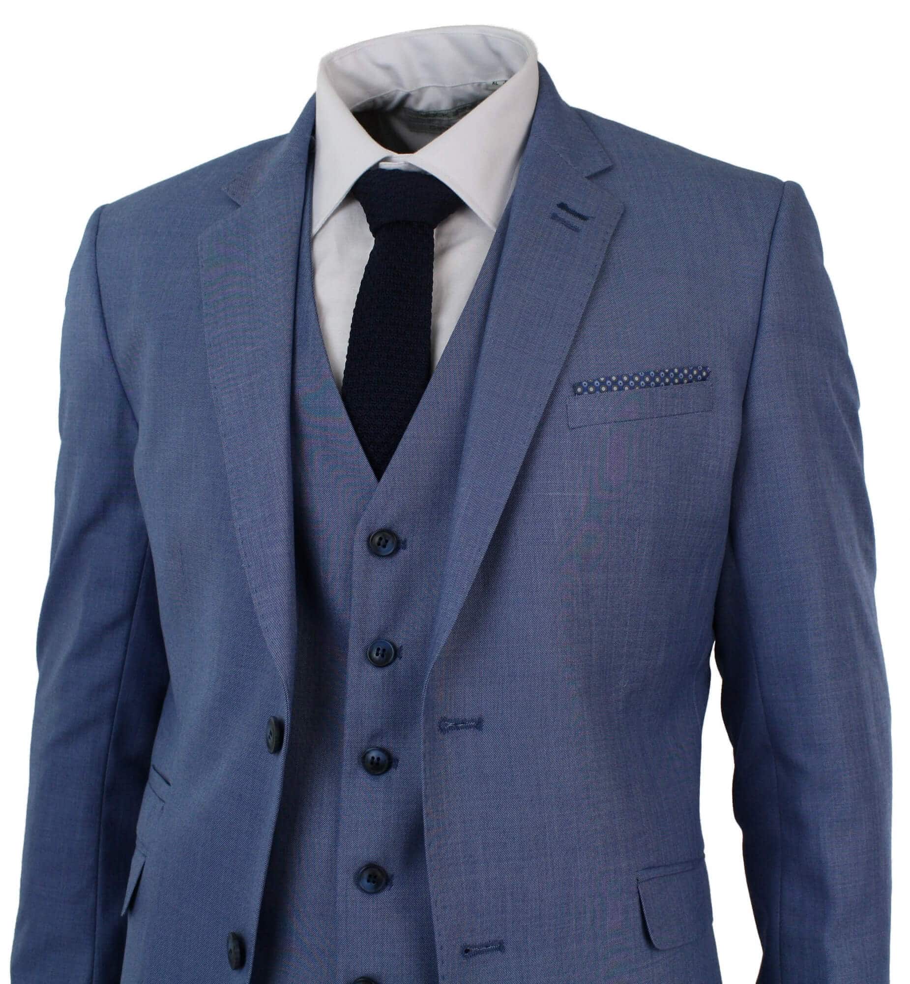 Traje de tres piezas azul claro para hombre, corte entallado.