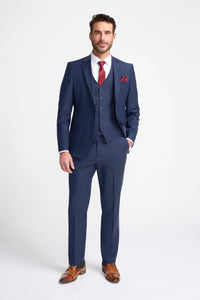 Traje Bond de tres piezas azul marino para hombre, corte entallado.