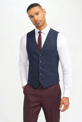 Traje de hombre a cuadros color burdeos con chaleco azul marino en contraste.