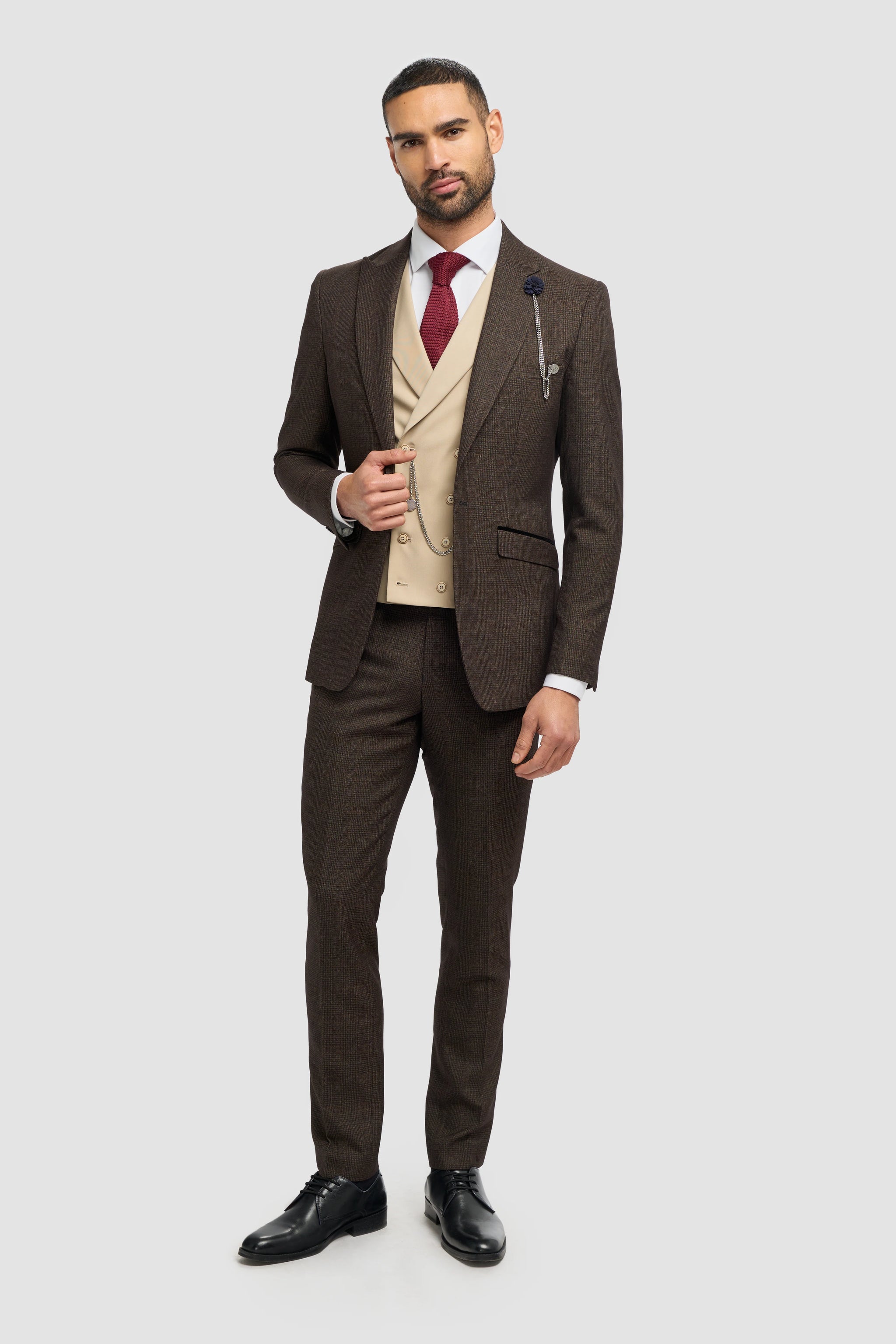 Traje de tres piezas de tweed marrón a cuadros para hombre | Chaleco cruzado color crema