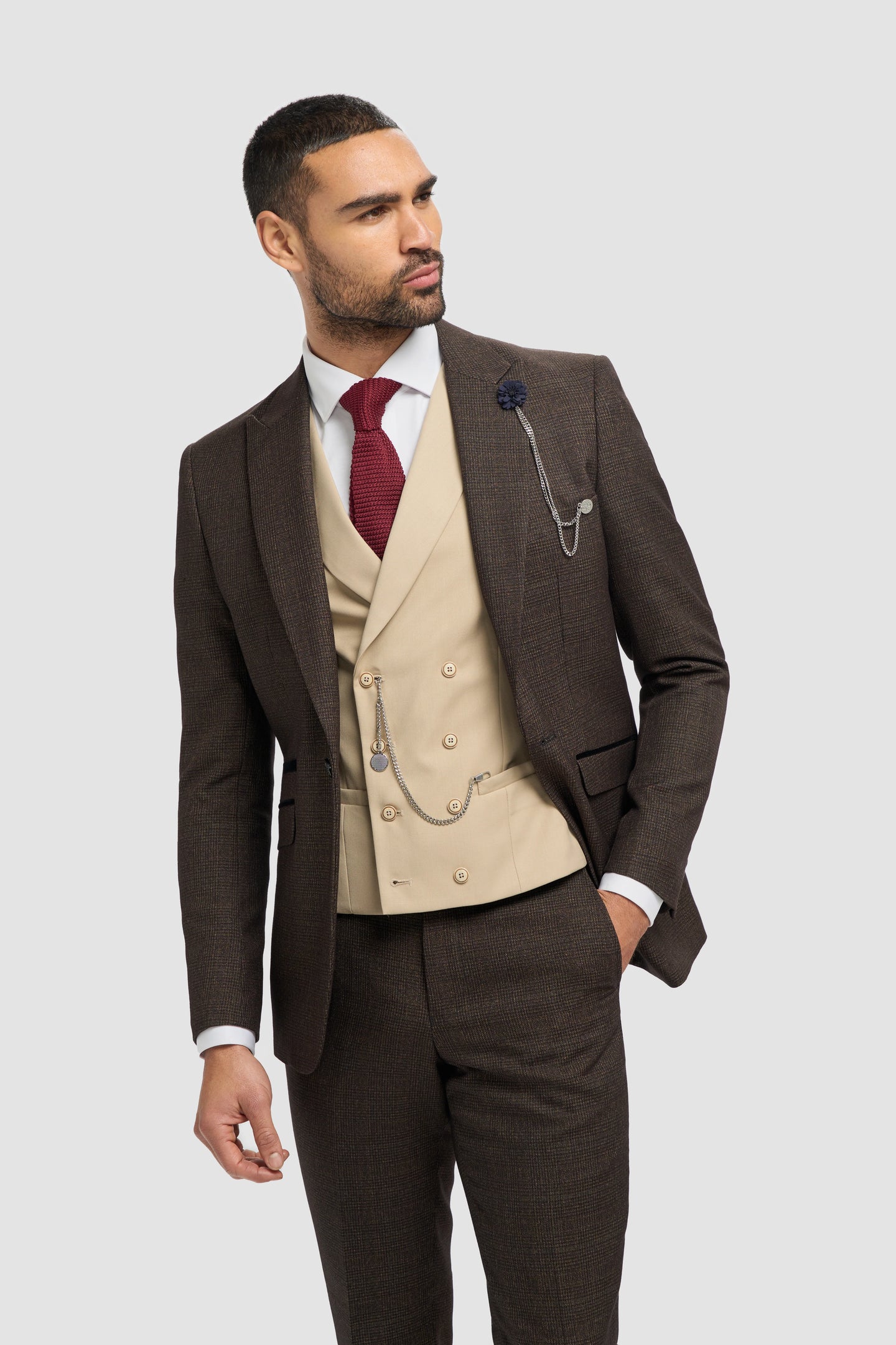 Traje de tres piezas de tweed marrón a cuadros para hombre | Chaleco cruzado color crema