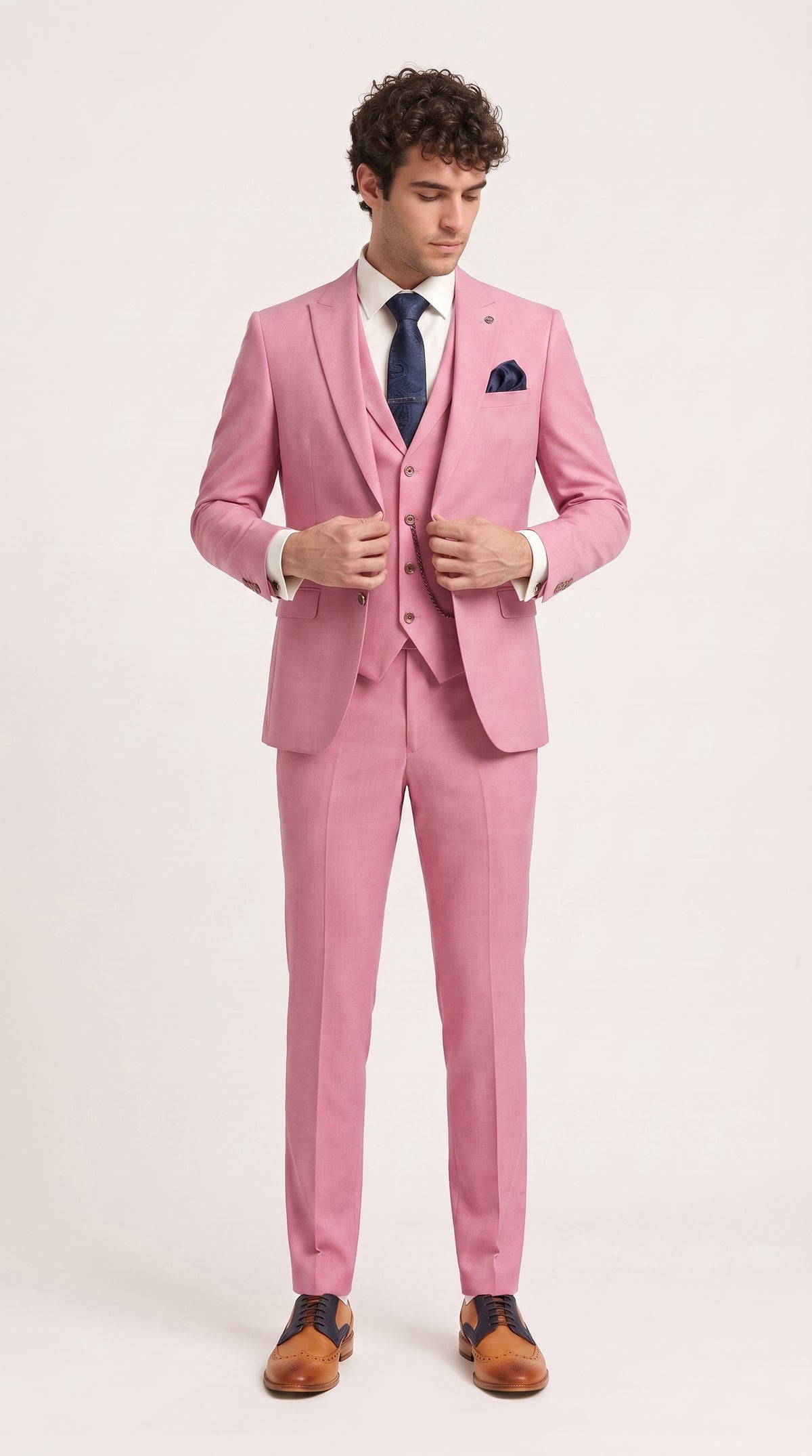 Look #149 styled with Traje de tres piezas rosa de corte sastre para hombre de James