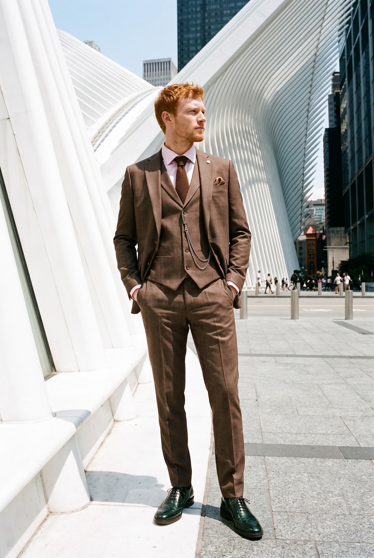 Look #1010 styled with TP-50 - Traje de hombre de 3 piezas marrón con estampado Príncipe de Gales