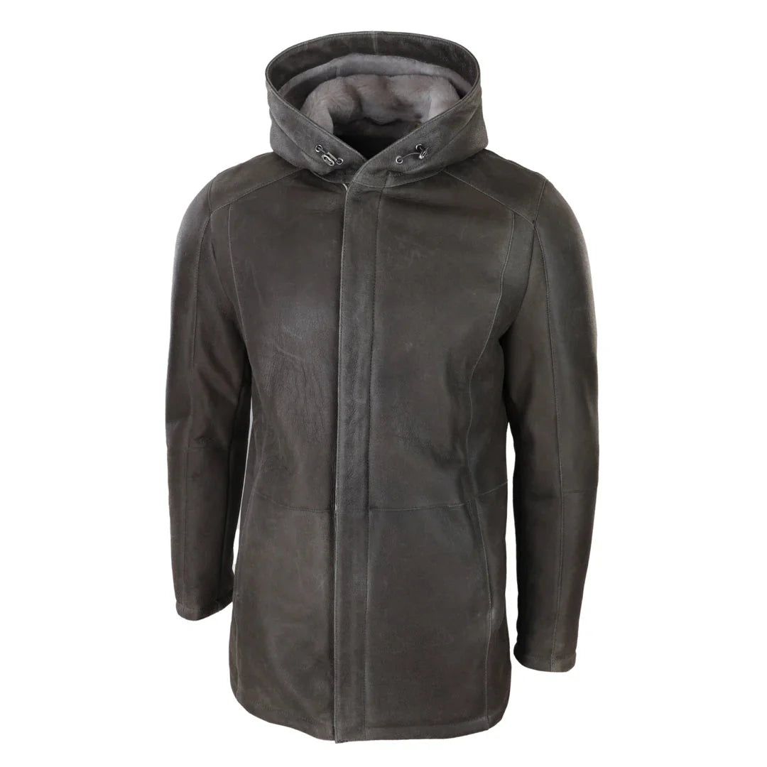 Chaqueta de hombre de 3/4 de piel de oveja suave marrón con capucha. Abrigo clásico de invierno cálido.