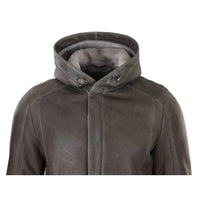 Chaqueta de hombre de 3/4 de piel de oveja suave marrón con capucha. Abrigo clásico de invierno cálido.