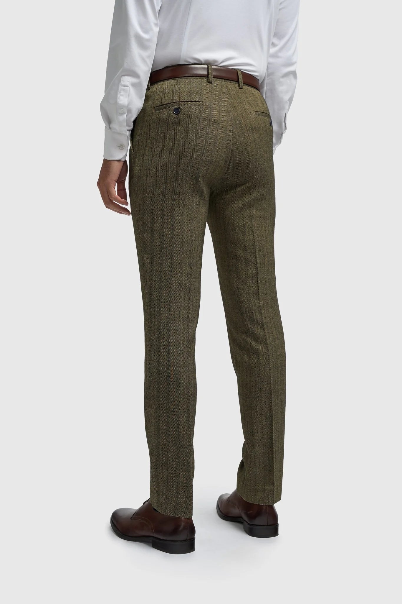Traje de hombre de tres piezas de tweed con estampado de espiga en color verde oliva