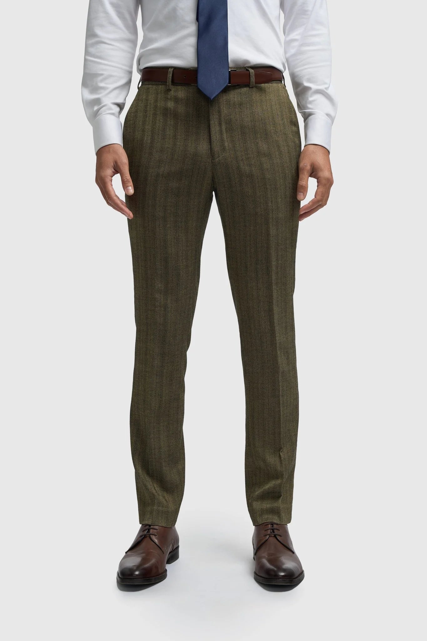 Traje de hombre de tres piezas de tweed con estampado de espiga en color verde oliva