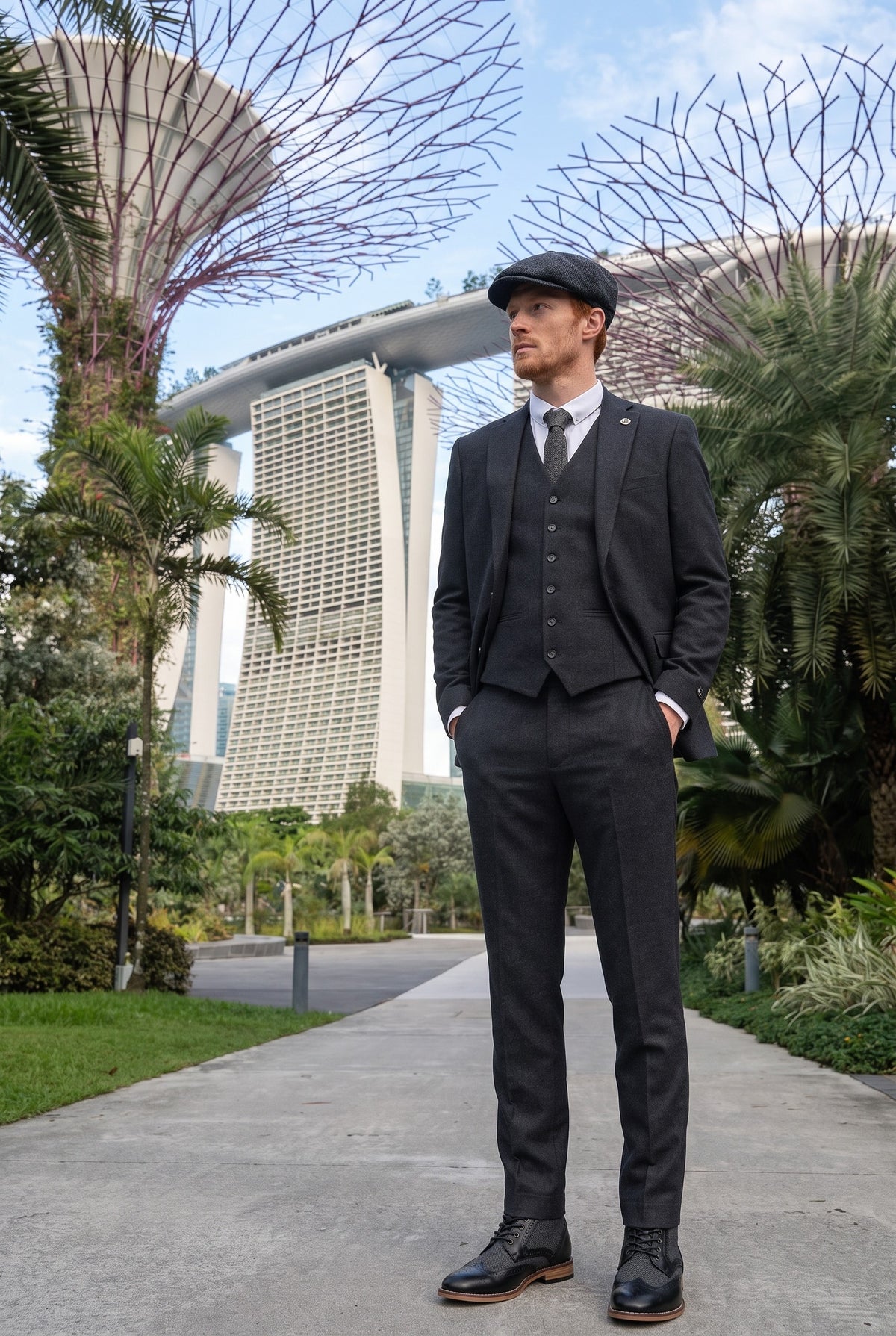 Look #883 styled with Traje negro vintage de hombre de los años 20