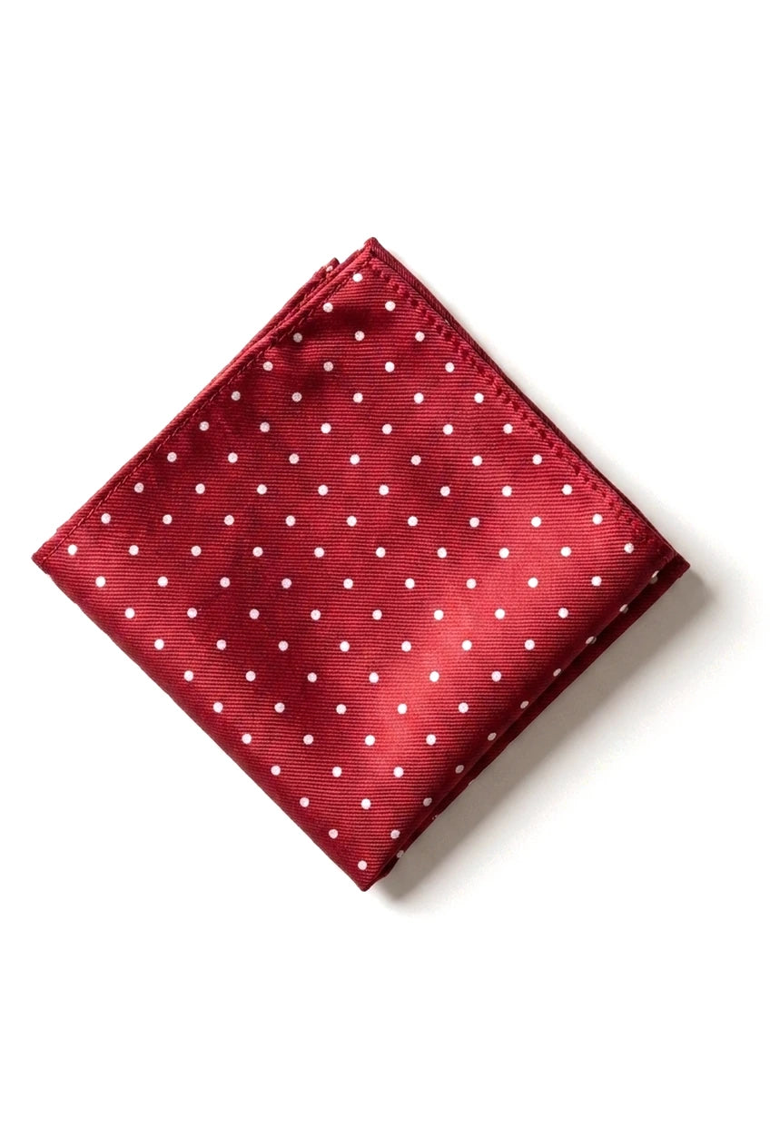 Conjunto de regalo de corbata de cuello color vino con lunares, pañuelo de bolsillo, gemelos, alfiler de corbata y satén de lunares.