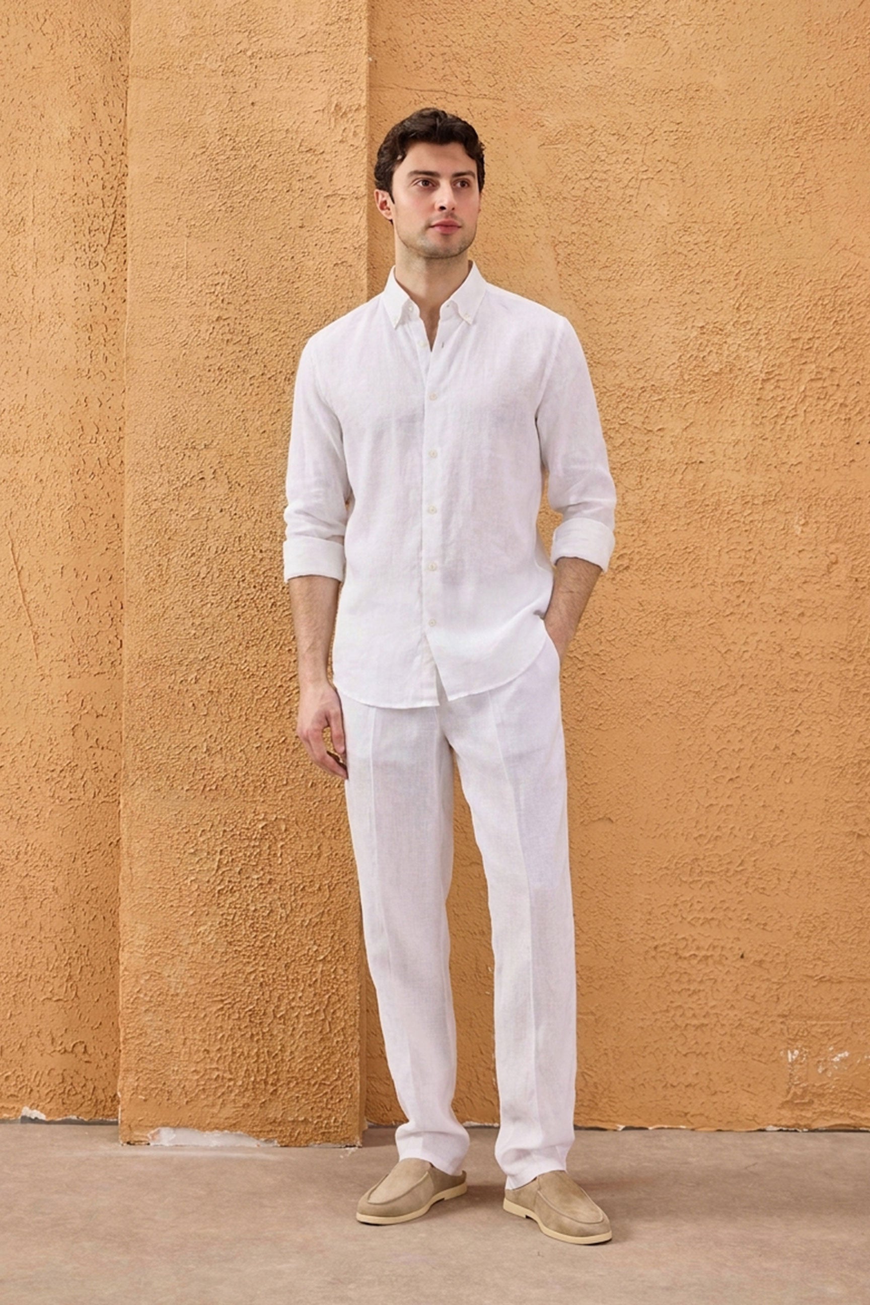 Camisa de hombre blanca de lino puro, manga larga, con botones, ideal para el verano.