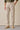 Pantalones casuales elegantes plisados color beige para hombre, corte clásico a medida.