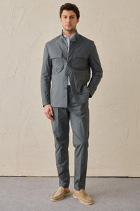 Pantalones casuales elegantes plisados de color verde salvia para hombre, corte clásico a medida.