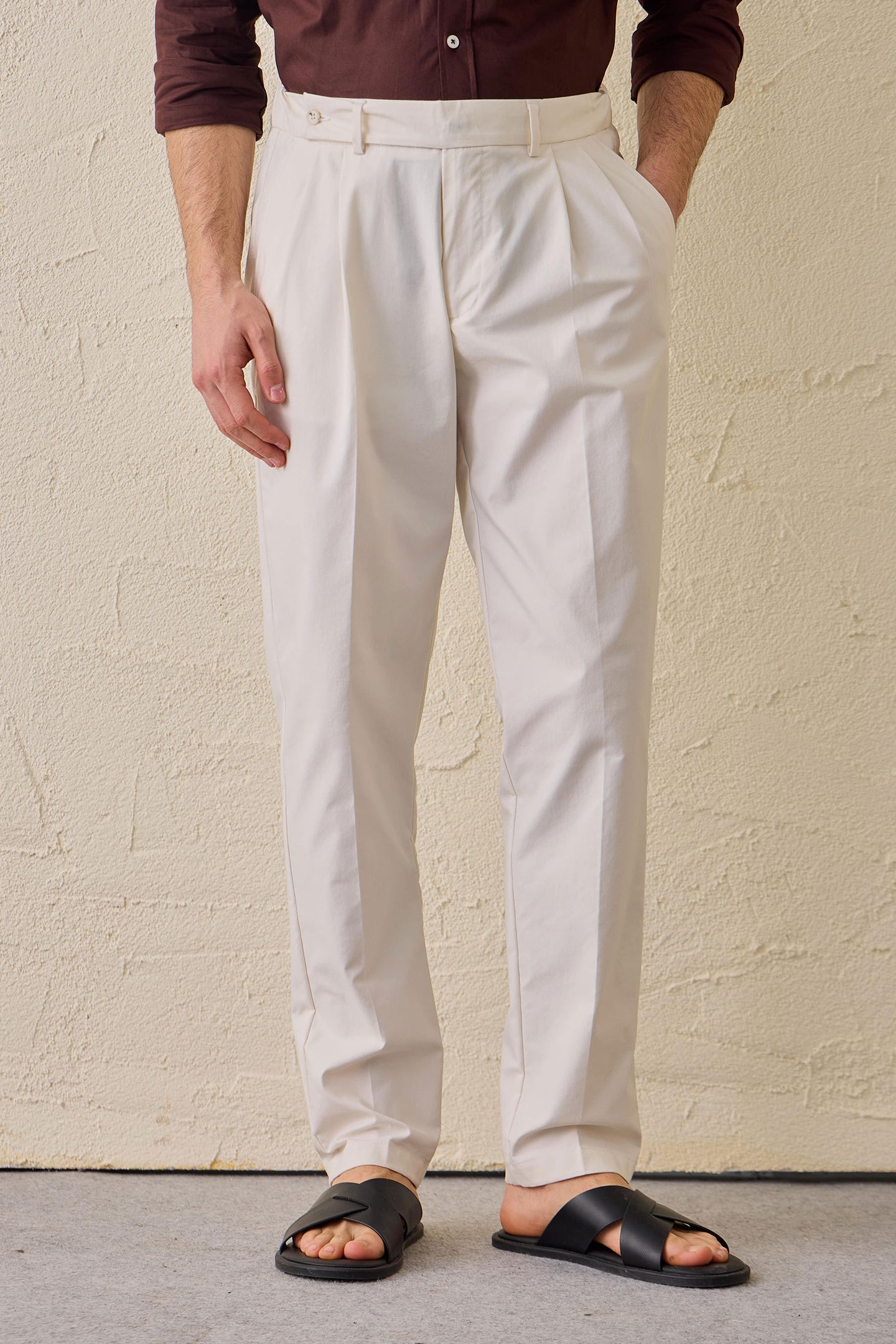 Pantalones blancos plisados de estilo casual elegante para hombre, corte clásico a medida.