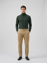 Pantalones chinos de lino color caqui para hombre, confeccionados en una fina mezcla de lino y algodón Tencel, ideales para el verano.