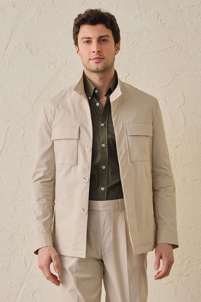 Chaqueta utilitaria beige para hombre, ligera, de mezcla de algodón, elegante e informal.
