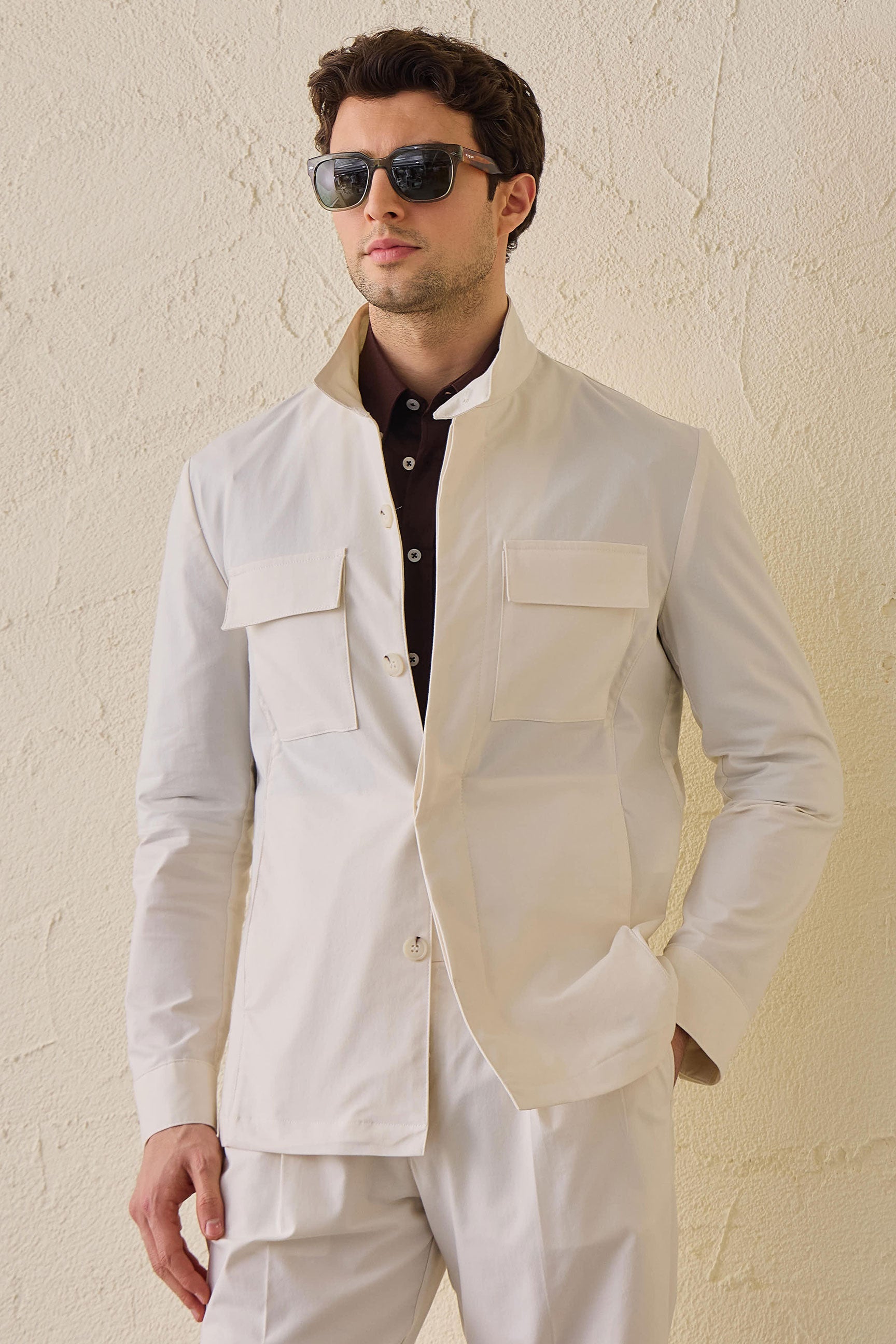 Chaqueta utilitaria blanca para hombre, ligera, de mezcla de algodón, elegante e informal.