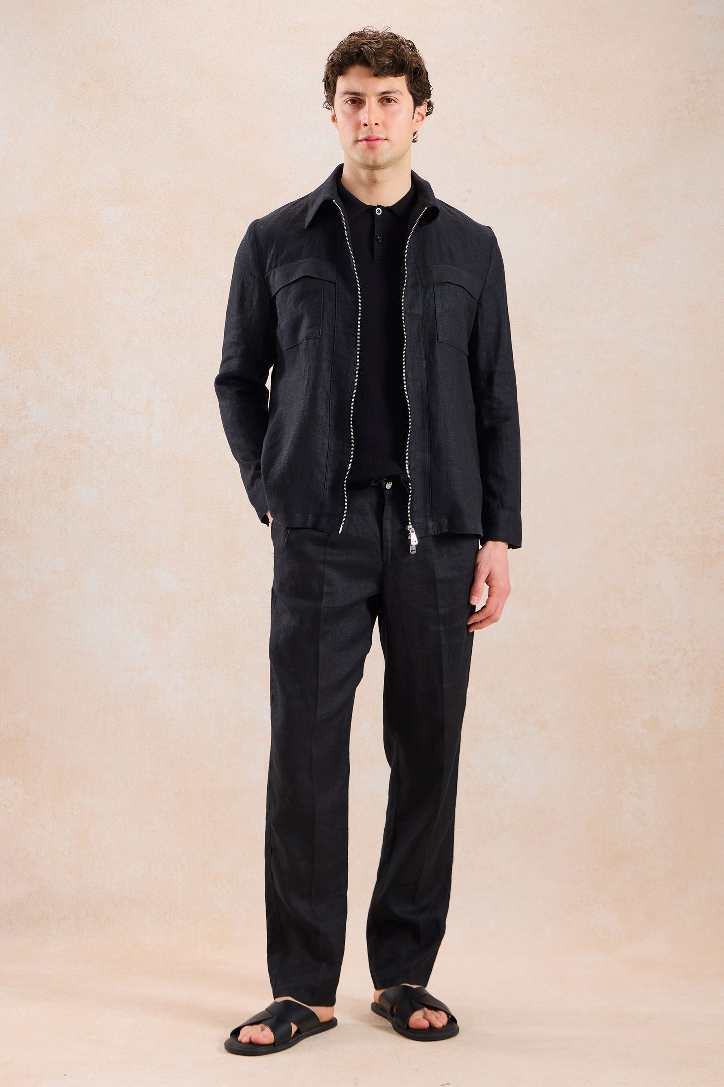 Chaqueta tipo camisa ligera de lino negro con cremallera para hombre, ideal para el verano.