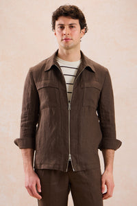 Chaqueta tipo camisa ligera de lino marrón con cremallera para hombre, ideal para el verano.