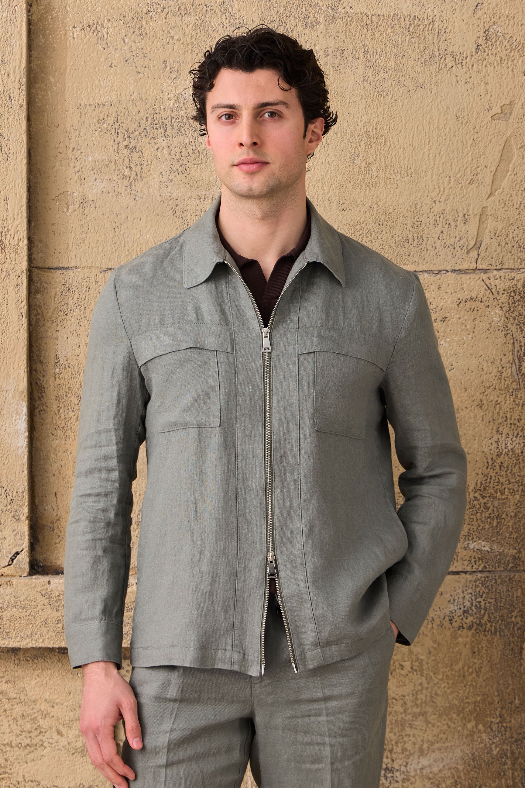 Traje de dos piezas de lino verde salvia para hombre, estilo safari, con cremallera frontal, para verano.