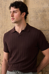 Polo de punto acanalado marrón para hombre
