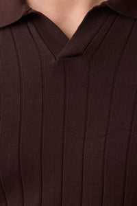 Polo de punto acanalado marrón para hombre