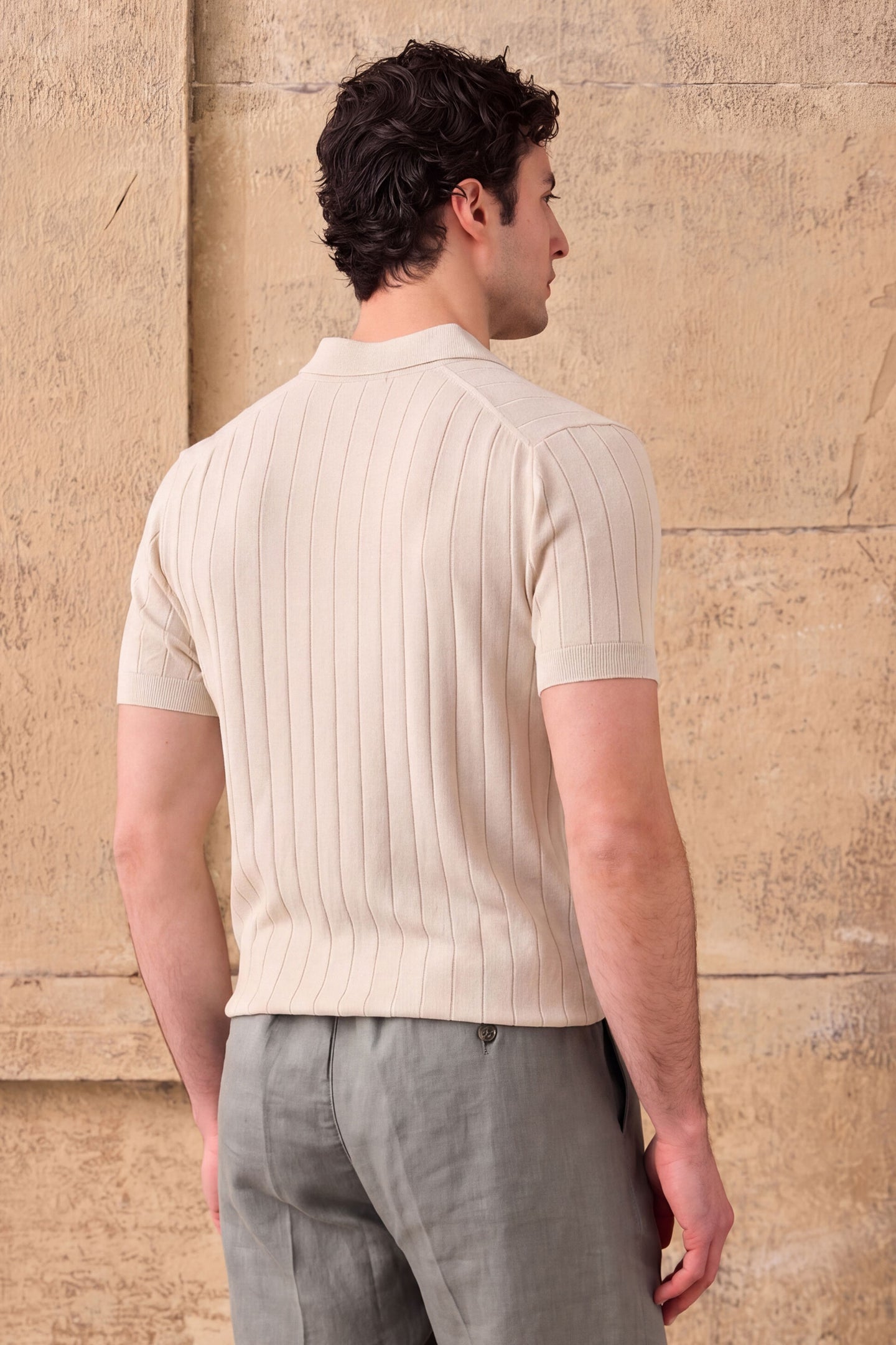 Polo de punto acanalado color crema para hombre