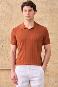 Polo de punto acanalado color naranja óxido para hombre