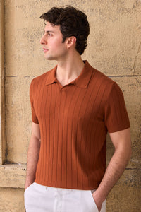 Polo de punto acanalado color naranja óxido para hombre