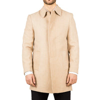 Abrigo clásico de hombre de mezcla de lana color beige.