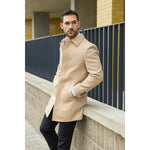 Abrigo clásico de hombre de mezcla de lana color beige.