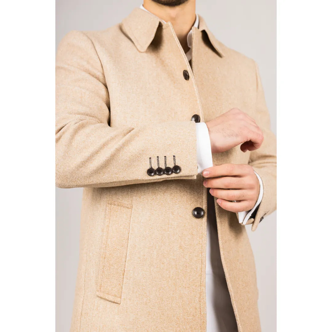 Abrigo clásico de hombre de mezcla de lana color beige.