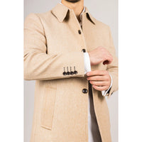 Abrigo clásico de hombre de mezcla de lana color beige.