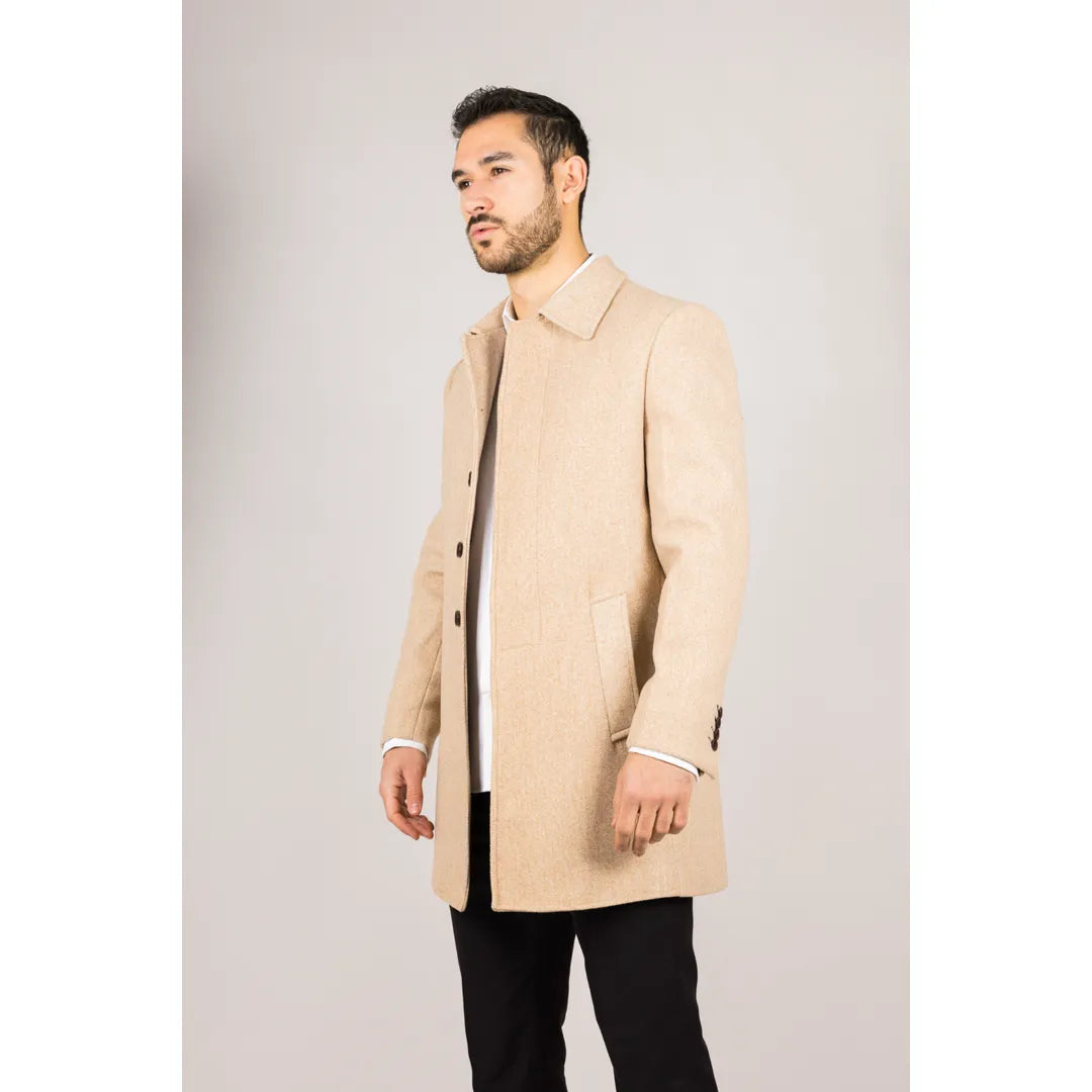 Abrigo clásico de hombre de mezcla de lana color beige.