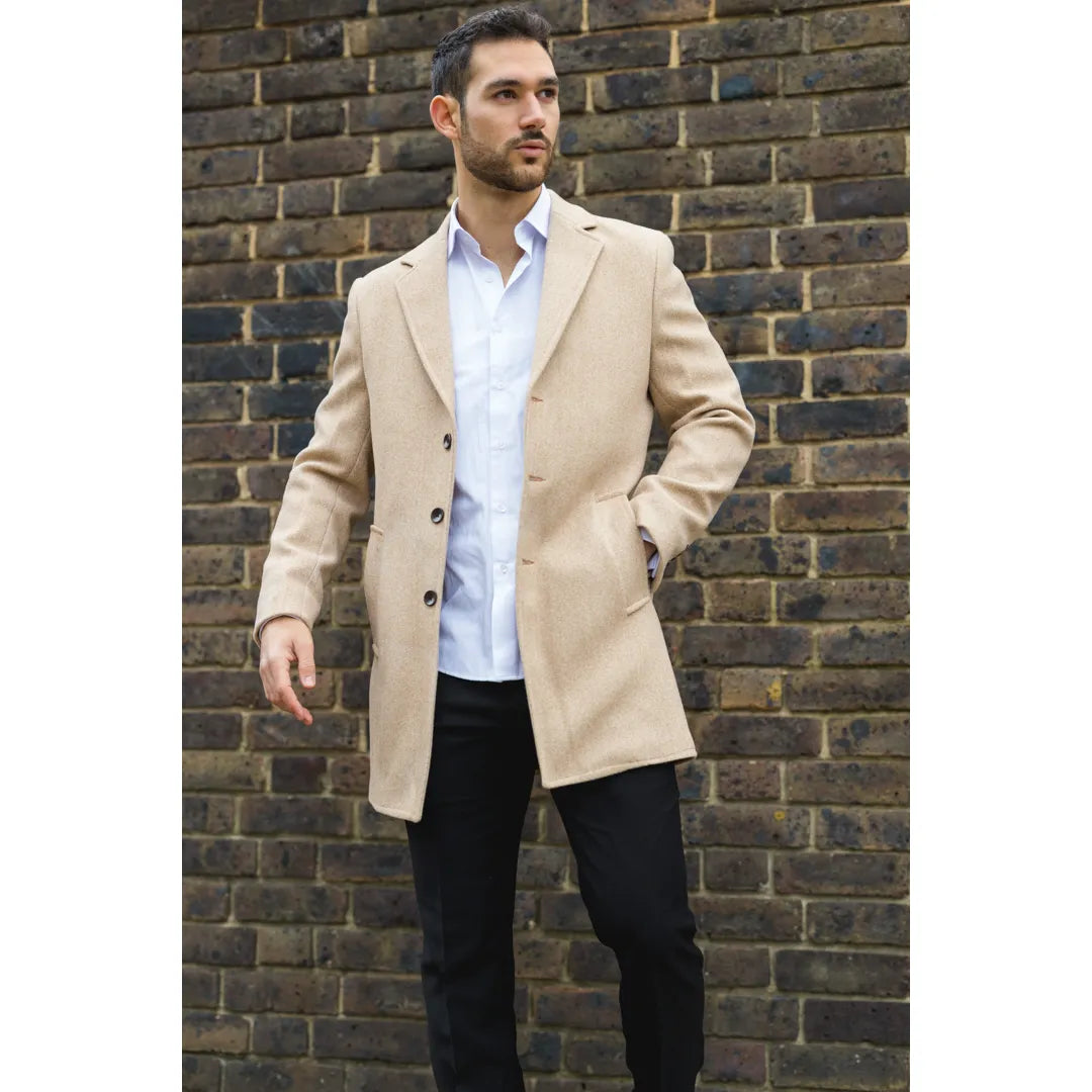 Abrigo de hombre color beige de mezcla de lana con cuello de solapa con muesca